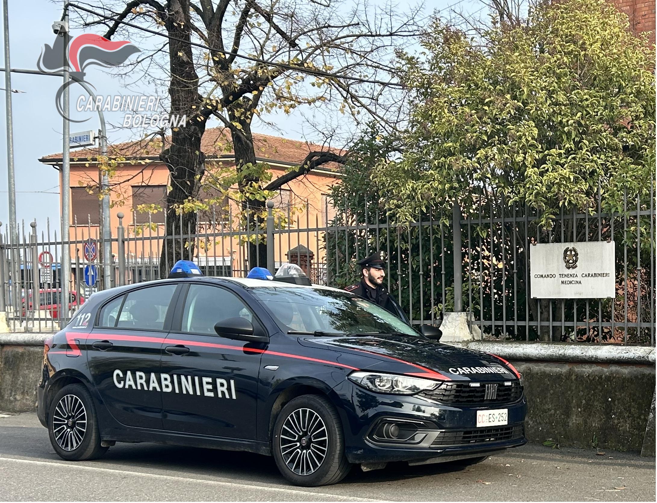 Straniera aggredisce marito