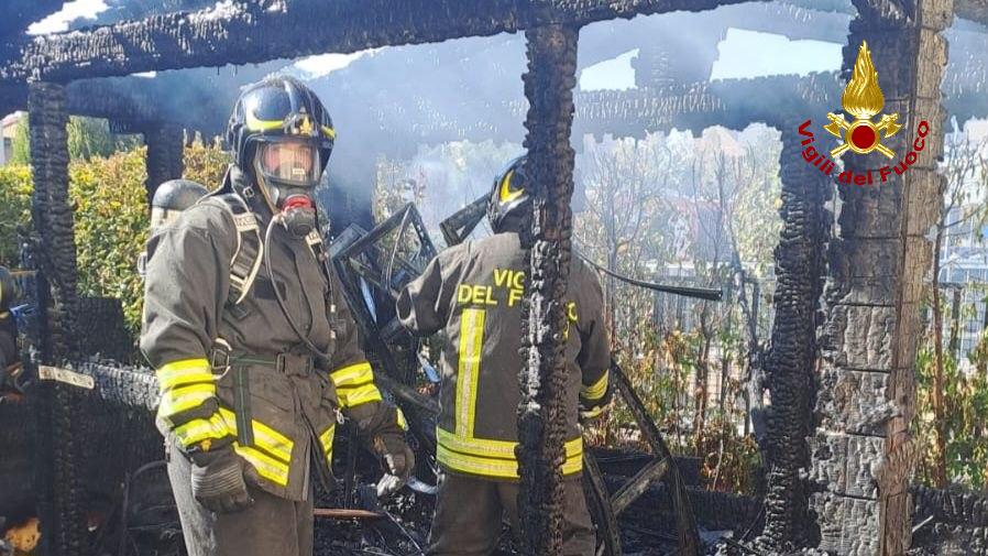 Fuoco deposito attrezzi 3 1000406823